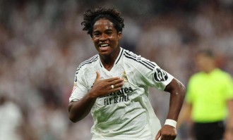 皇马19岁新星恩德里克加盟法甲里昂披9号战袍，获本泽马姆巴佩送上祝福