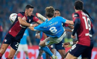 无所不能！小麦倒钩破僵意甲夺冠感动洒泪，曼联多名队友期待加盟那不勒斯