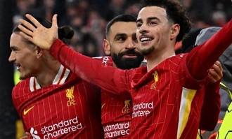 欧冠淘汰赛抽签：1/8决赛三组豪门对决，两大半区确定