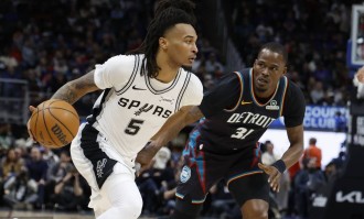 文班亚马21+17杜伦25+14 马刺击败活塞9连胜