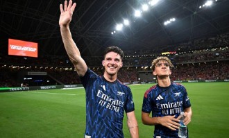 热身赛阿森纳3-2逆转纽卡，新赛季变化初现，厄德高关键性延续