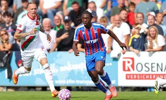 埃泽去留成疑，水晶宫主教练拒做任何承诺，阿森纳热刺双雄竞逐