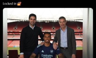 锁住7500万欧后防核心！阿森纳社媒晒加布里埃尔续约照：锁住