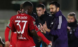 阿莫林当面点拨曼联新帝星学一人！别只靠天赋，努力证明配得上首发