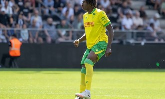 17岁法甲天才中卫横空出世，巴萨对他情有独钟，6大豪强展开疯抢