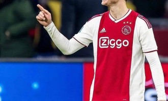 充满争议的德容！